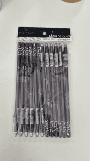 LAPIS DE OLHO PRETO COM APONTADOR